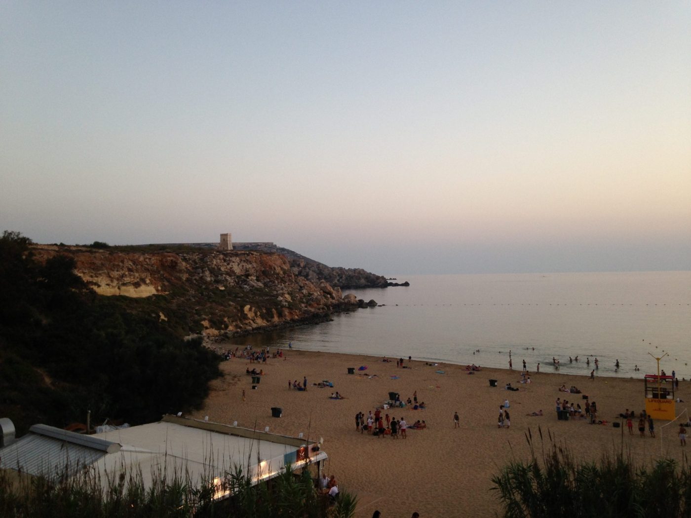 Golden Bay plajında gün batımı, Malta